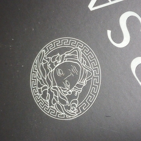 Versace Gift Box with Tissue Paper - Picture 13 of 14